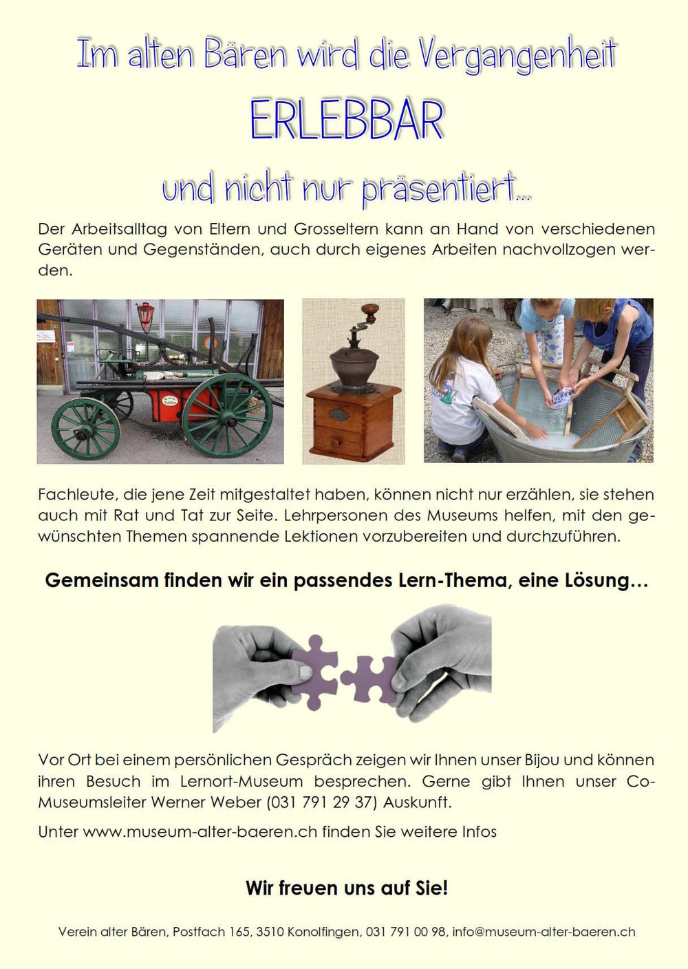 Informationsblatt «Im alten Bären wird die Vergangenheit erlebbar» mit Fotos von Feuerwehrspritze, Kaffeemühle und Kindern beim Waschen.