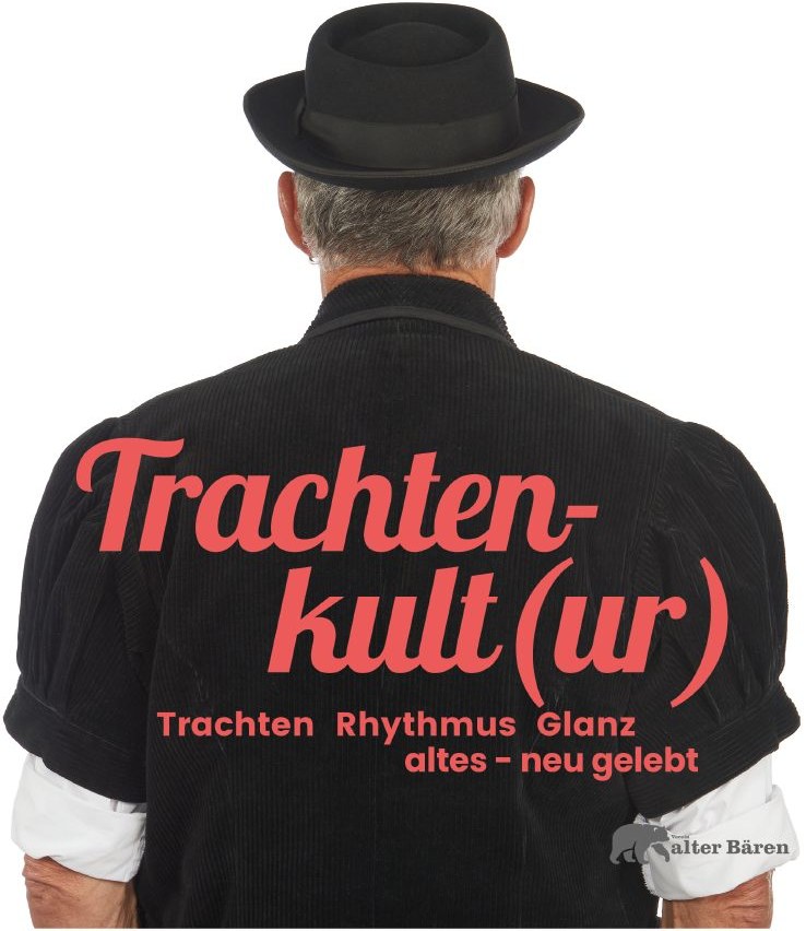 Ausstellungsmotiv Trachtenkult(ur): Mann in schwarzer Tracht mit Hut, von hinten fotografiert.